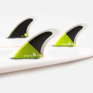 Shapers-Club- Trois palmes de surf sur une surface blanche. -surfshop-surfboard