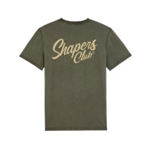 Shapers-Club- Un t-shirt vert avec les mots shapers club dessus. -surfshop-surfboard