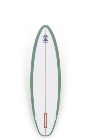 Shapers-Club- Une planche de surf Joel Fitzgerald - ML 42 7'7 blanche et verte sur fond blanc.