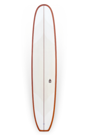 Shapers-Club- Planche de surf A Martin Shapes - Free Jane 9'4 avec un design blanc, orange et noir.
