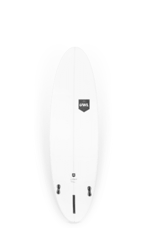 Shapers-Club- Une planche de surf Uwl Surfboards - Speed Dealer 6'4 blanche avec bords noirs et le logo Uwl Surfboards sur fond isolé. -surfshop-surfboard