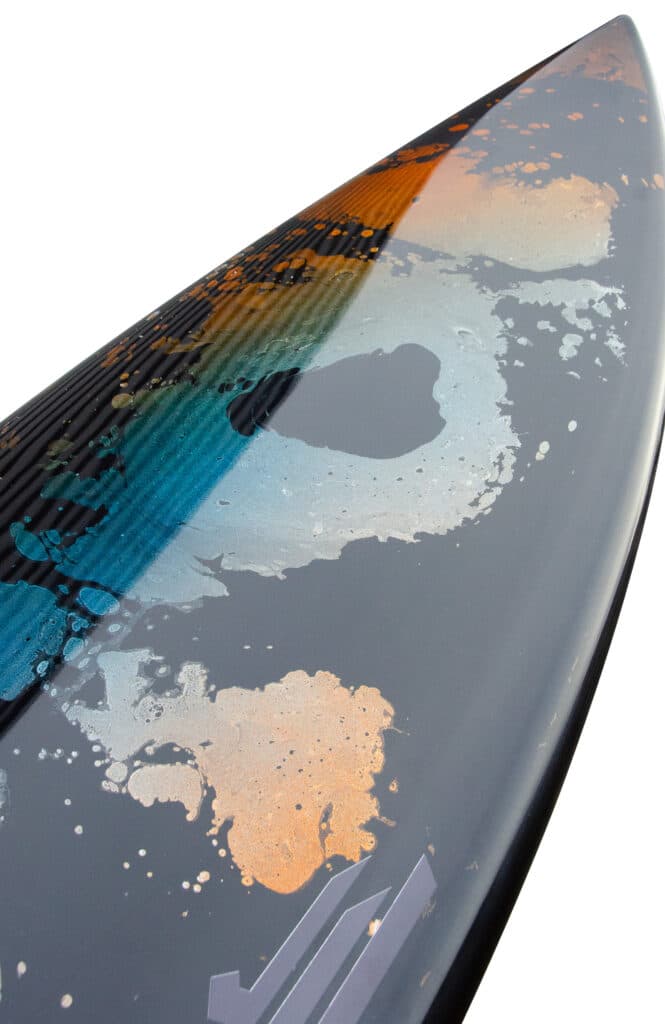 Shapers-Club- A Planches de surf UWL - Seven Four 7'4x22x2 7/8 52L - Orange/Jaune avec un travail de peinture bleu et orange. -surfshop-surfboard