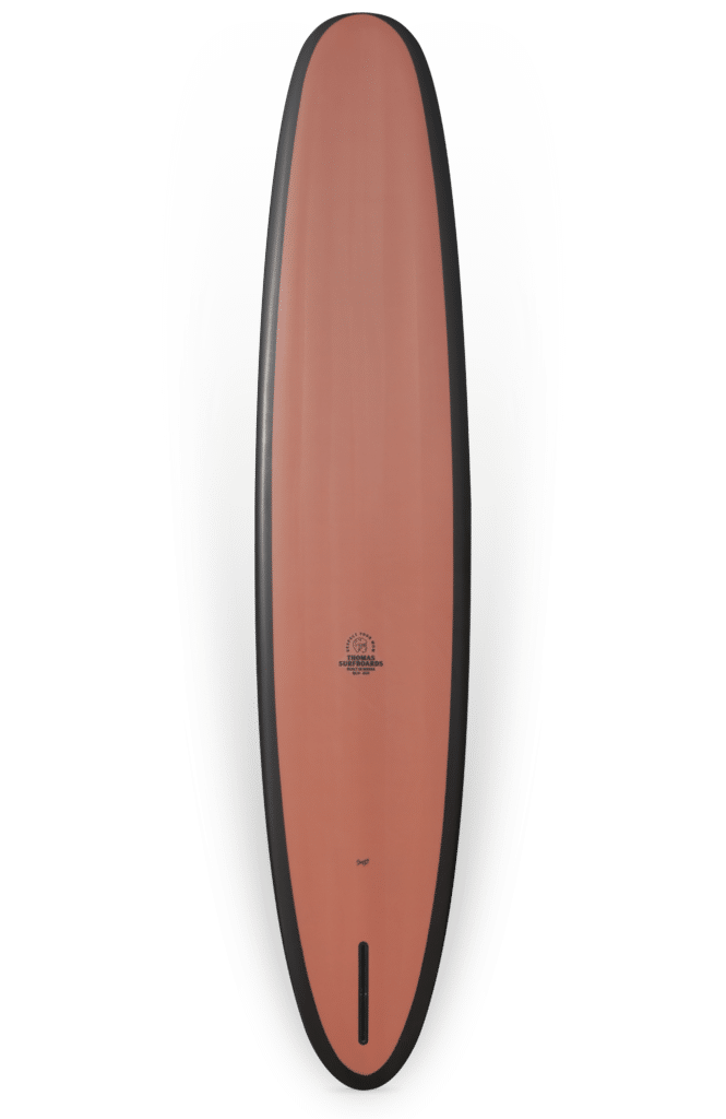 Shapers-Club- Une planche de surf de couleur rouge et noire, équipée d'un système d'auto-draft. -surfshop-surfboard